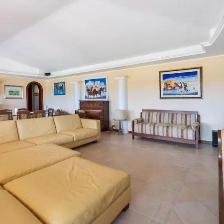 Apartment Stunning W/ Swimmping Pool&private Parking!