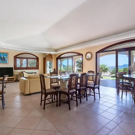 Stunning W/ Swimmping Pool&private Parking! Apartment