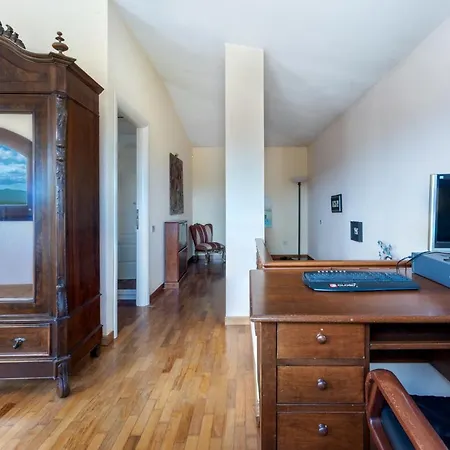 Stunning W/ Swimmping Pool&private Parking!