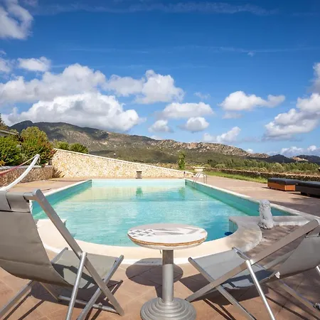 Apartment Stunning W/ Swimmping Pool&private Parking! San Priamo