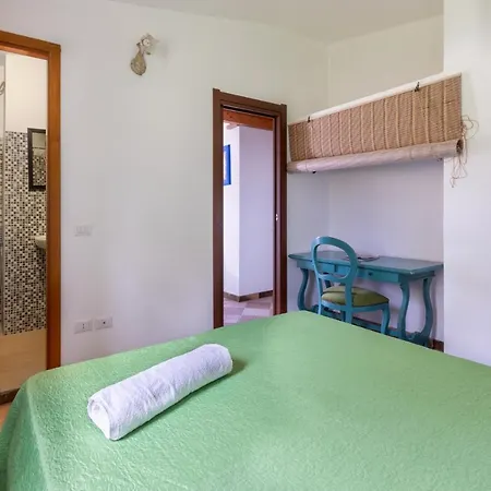 Stunning W/ Swimmping Pool&private Parking! Apartment San Priamo