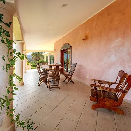 Stunning W/ Swimmping Pool&private Parking! * San Priamo