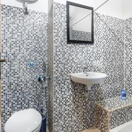 Stunning W/ Swimmping Pool&private Parking! * San Priamo