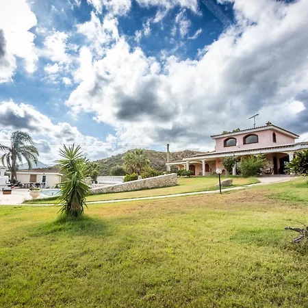 Stunning W/ Swimmping Pool&private Parking! Apartment *