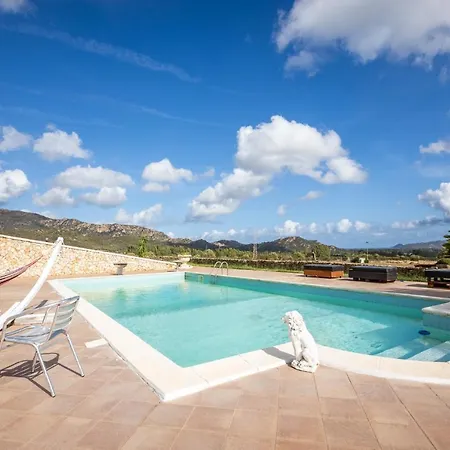 Stunning W/ Swimmping Pool&private Parking! San Priamo