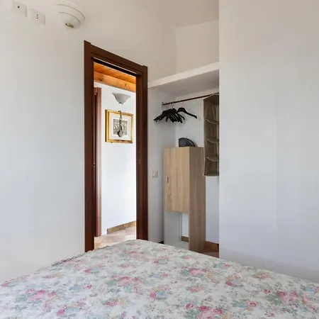Stunning W/ Swimmping Pool&private Parking! Apartment *