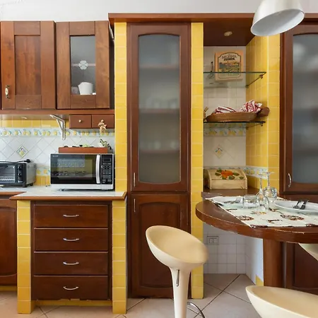 Stunning W/ Swimmping Pool&private Parking! Apartment *